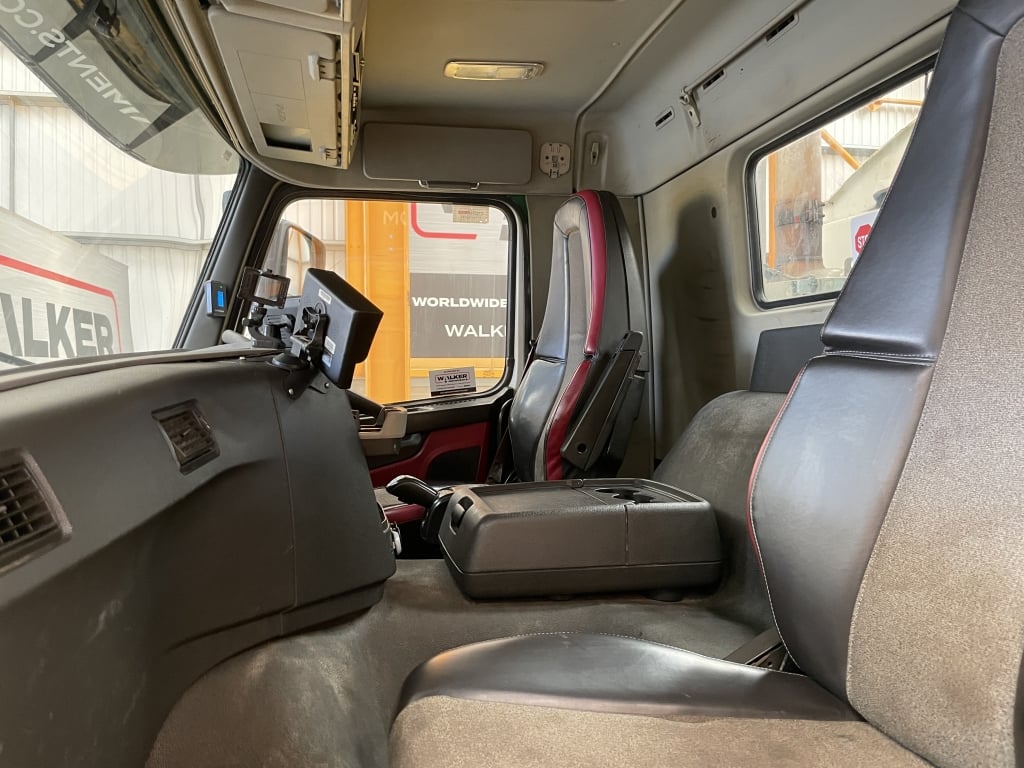 VOLVO FM 370 *EURO 6* 8X4 ALUMINIUM INSULATED TIPPER – 2015 – CP15 DAY