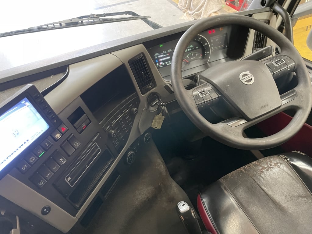 VOLVO FM 370 *EURO 6* 8X4 ALUMINIUM INSULATED TIPPER – 2015 – CP15 DAY