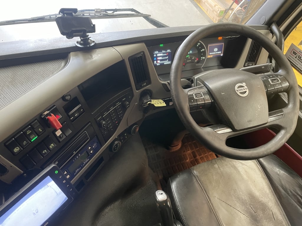 VOLVO FM 370 *EURO 6* 8X4 ALUMINIUM INSULATED TIPPER – 2015 – KX15 MZE
