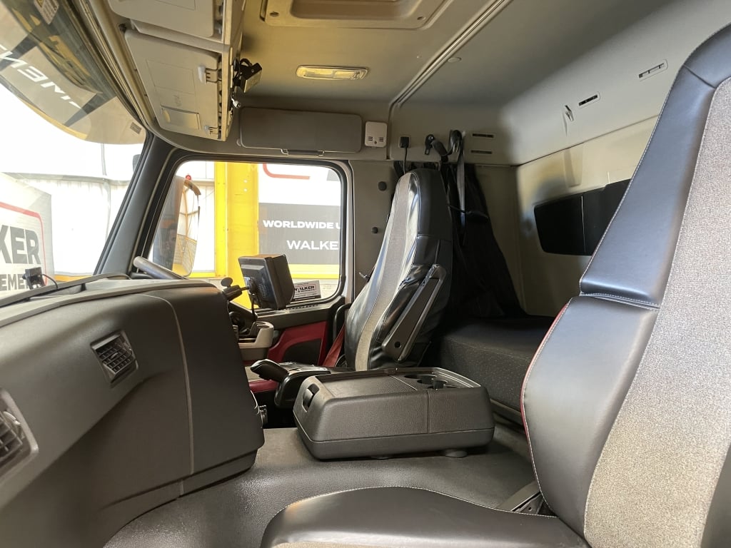 VOLVO FM 450 *EURO 6* 8x4 BENNE BASCULANTE ISOLÉE EN ALUMINIUM – 2016 – SF65 VJB