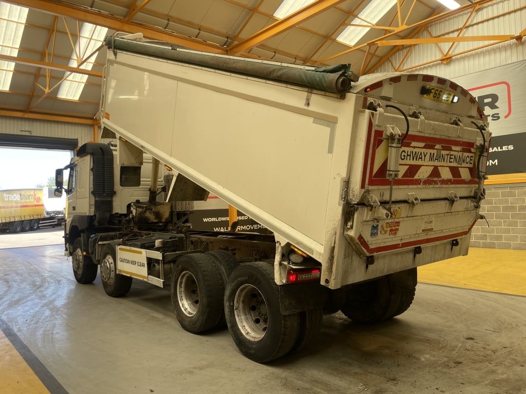 VOLVO FM 450 *EURO 6* 8x4 BENNE BASCULANTE ISOLÉE EN ALUMINIUM – 2016 – SF65 VJB