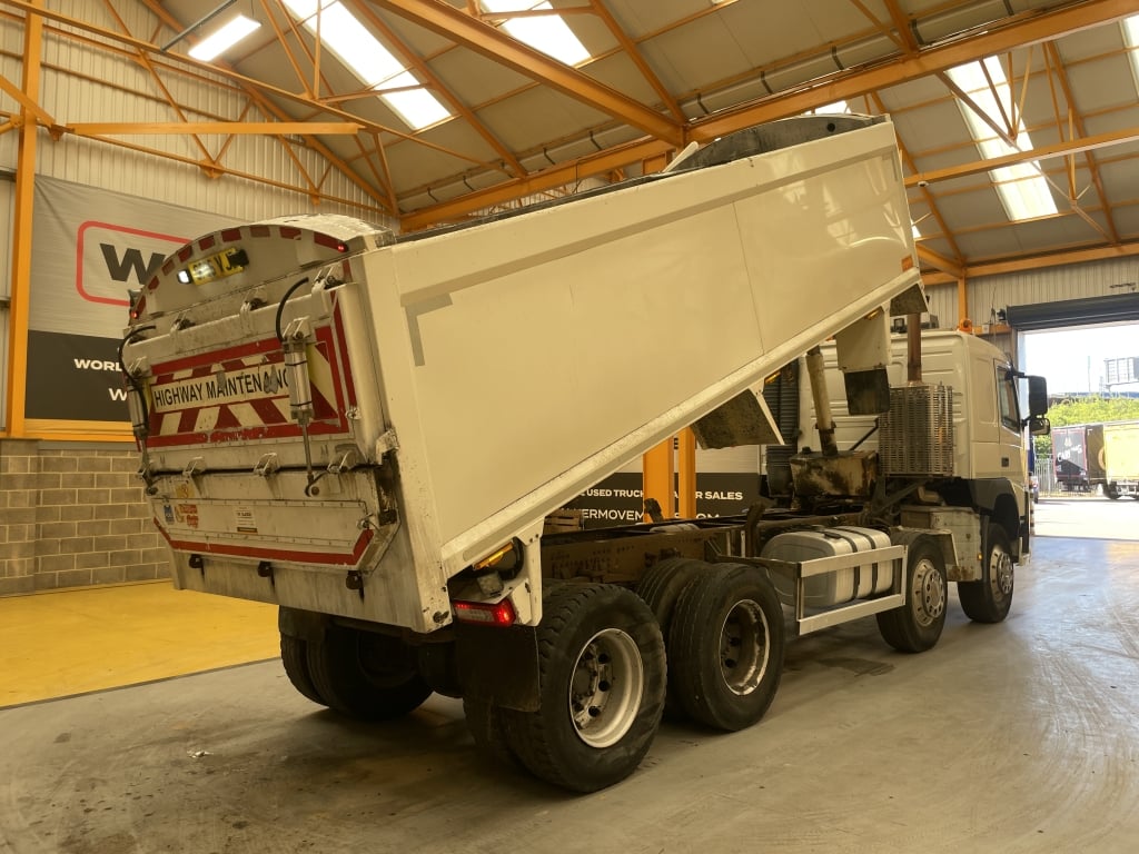 VOLVO FM 450 *EURO 6* 8x4 BENNE BASCULANTE ISOLÉE EN ALUMINIUM – 2016 – SF65 VJB