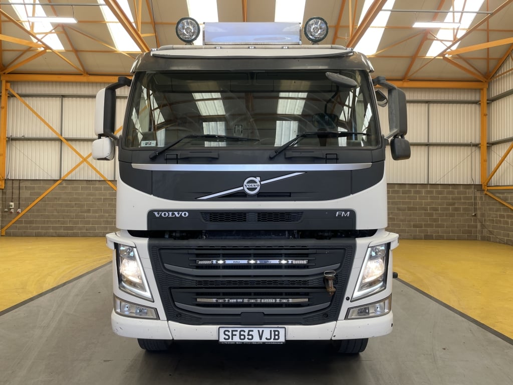 VOLVO FM 450 *EURO 6* 8x4 BENNE BASCULANTE ISOLÉE EN ALUMINIUM – 2016 – SF65 VJB
