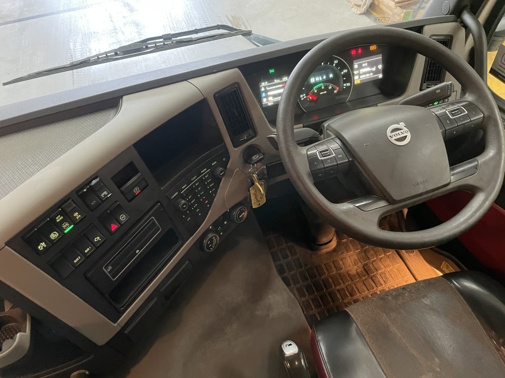 VOLVO FM 370 *EURO 6*, 8X4 STEEL TIPPER – 2016 – AR16 DAY