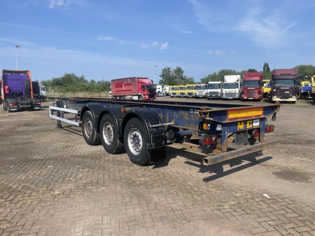 M&G 40FT FIXED SKELETAL TRAILER – 2001 – C069286