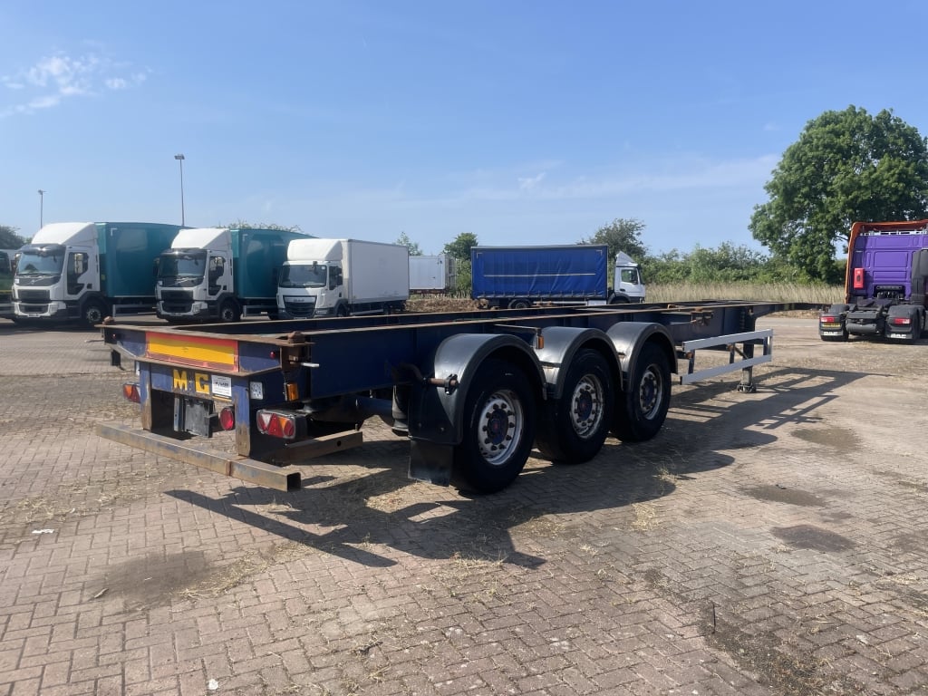 M&G 40FT FIXED SKELETAL TRAILER – 2001 – C069286