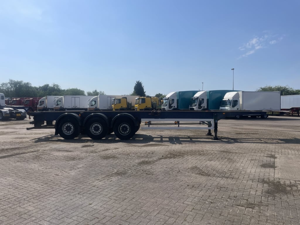 M&G 40FT FIXED SKELETAL TRAILER – 2001 – C069286