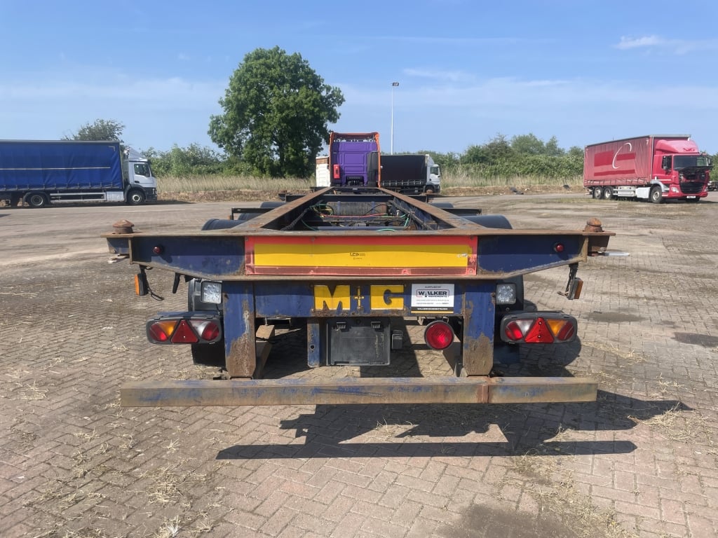 M&G 40FT FIXED SKELETAL TRAILER – 2001 – C069286