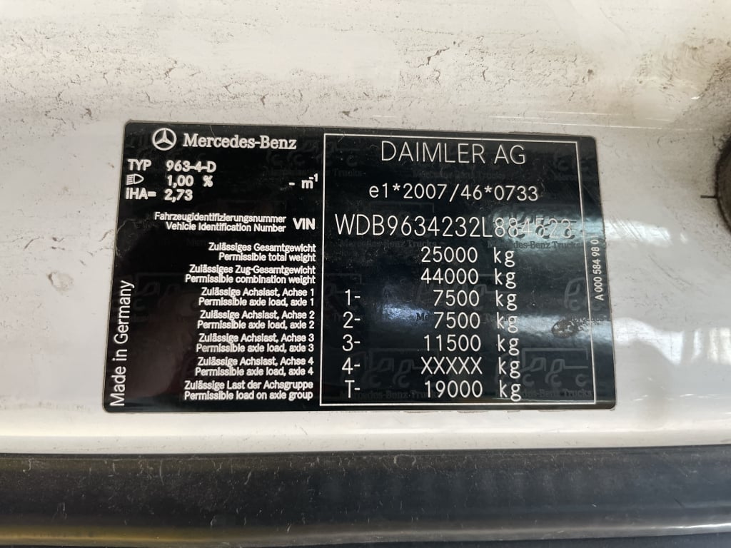 MERCEDES ACTROS 2551 GIGASPACE *EURO 6* 6X2 TRACTOR UNIT – 2014 – GN64 SVT