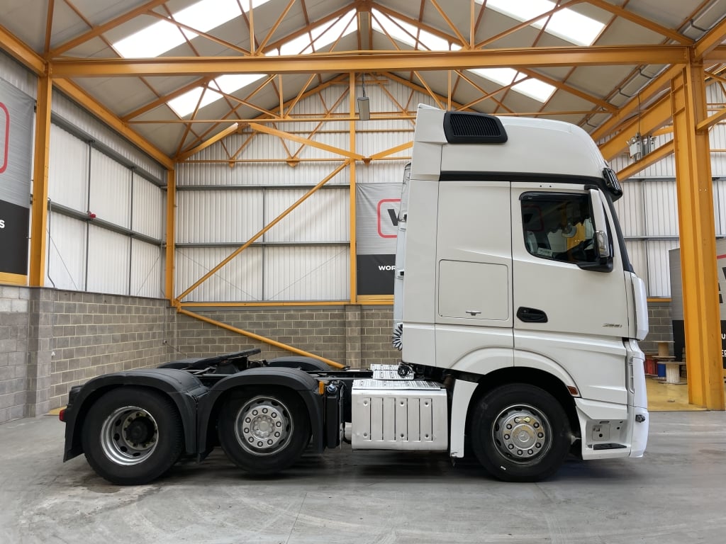 MERCEDES ACTROS 2551 GIGASPACE *EURO 6* 6X2 TRACTOR UNIT – 2014 – GN64 SVT