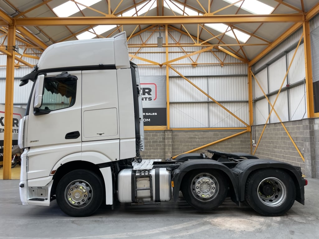 MERCEDES ACTROS 2551 GIGASPACE *EURO 6* 6X2 TRACTOR UNIT – 2014 – GN64 SVT
