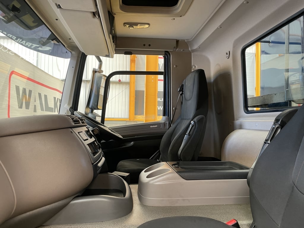 DAF CF450 8X2 TRIDEM BENNE BASCULANTE/SOUFFLEUSE EN ALUMINIUM POUR MARCHANDISES EN VRAC – 2018 – DN68 URW