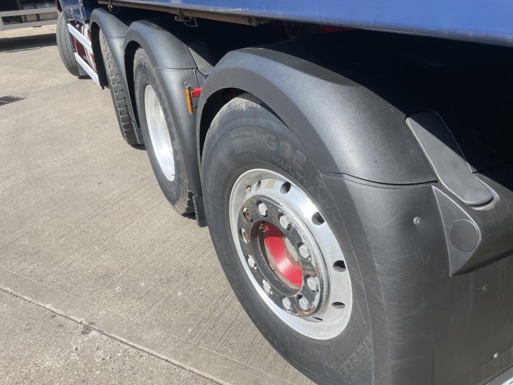 DAF CF450 8X2 TRIDEM BENNE BASCULANTE/SOUFFLEUSE EN ALUMINIUM POUR MARCHANDISES EN VRAC – 2018 – DN68 URW