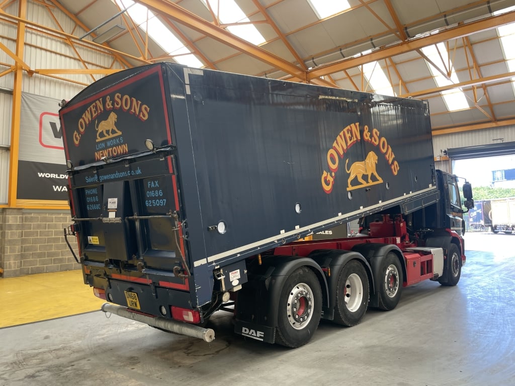 DAF CF450 8X2 TRIDEM BENNE BASCULANTE/SOUFFLEUSE EN ALUMINIUM POUR MARCHANDISES EN VRAC – 2018 – DN68 URW