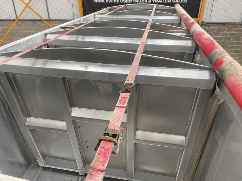 DAF CF450 8X2 TRIDEM BENNE BASCULANTE/SOUFFLEUSE EN ALUMINIUM POUR MARCHANDISES EN VRAC – 2018 – DN68 URW