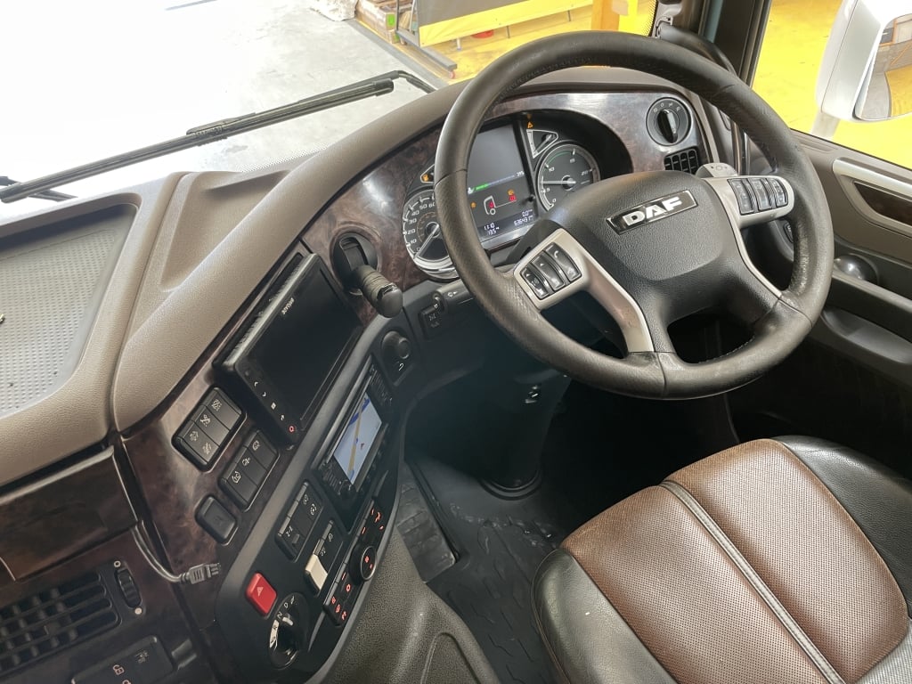 DAF XF480 *EURO 6* CABINE SPACE, TRACTEUR ROULANT 6X2 À ESSIEU SUIVANT – 2018 – FJ18, NEUF SOUS EMBALLAGE D'ORIGINE