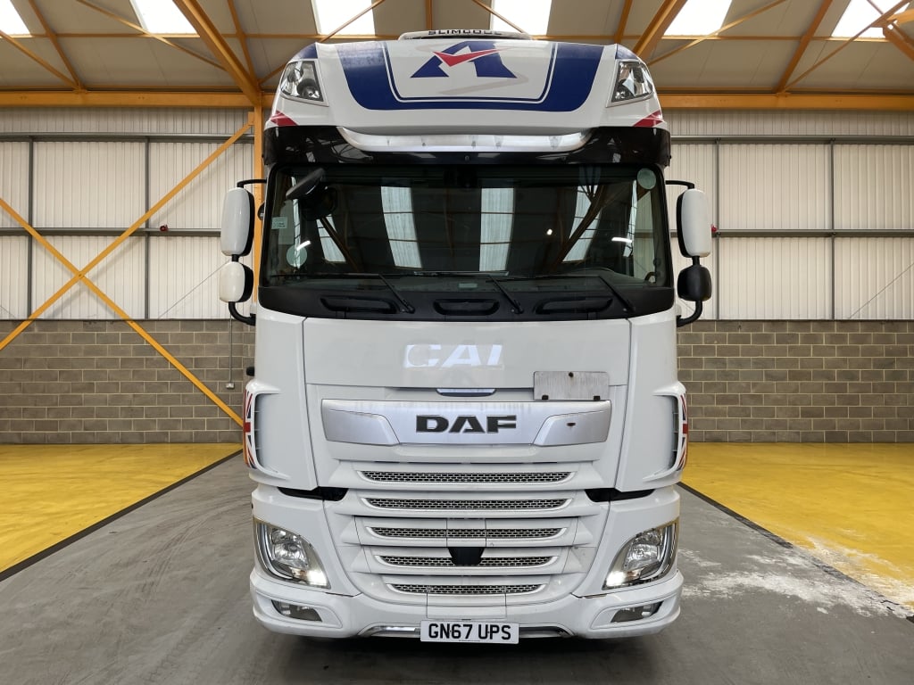 DAF XF106 530 LEFT HAND DRIVE *EURO 6* SUPER SPACE CAB LOW RIDE 4X2 TRACTOR UNIT – 2017 – GN67 UPS