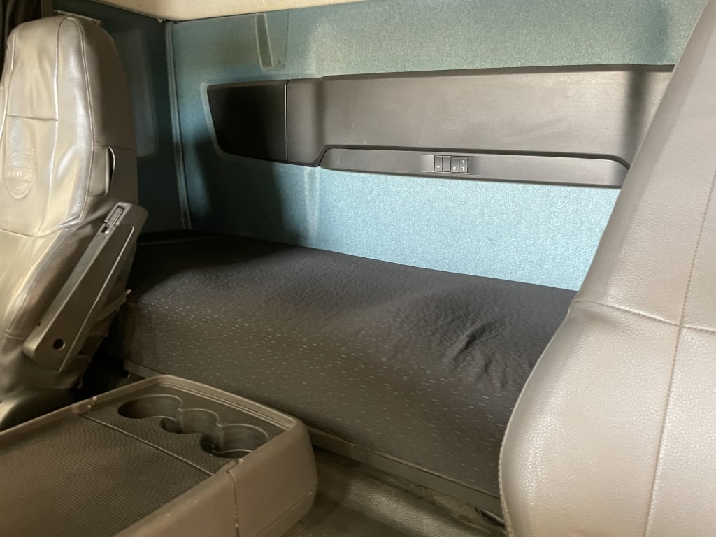 VOLVO FM 460 *EURO 6*, BENNE BASCULANTE 8X4 À TRIDEM EN ALUMINIUM – 2017 – YK17 OGL