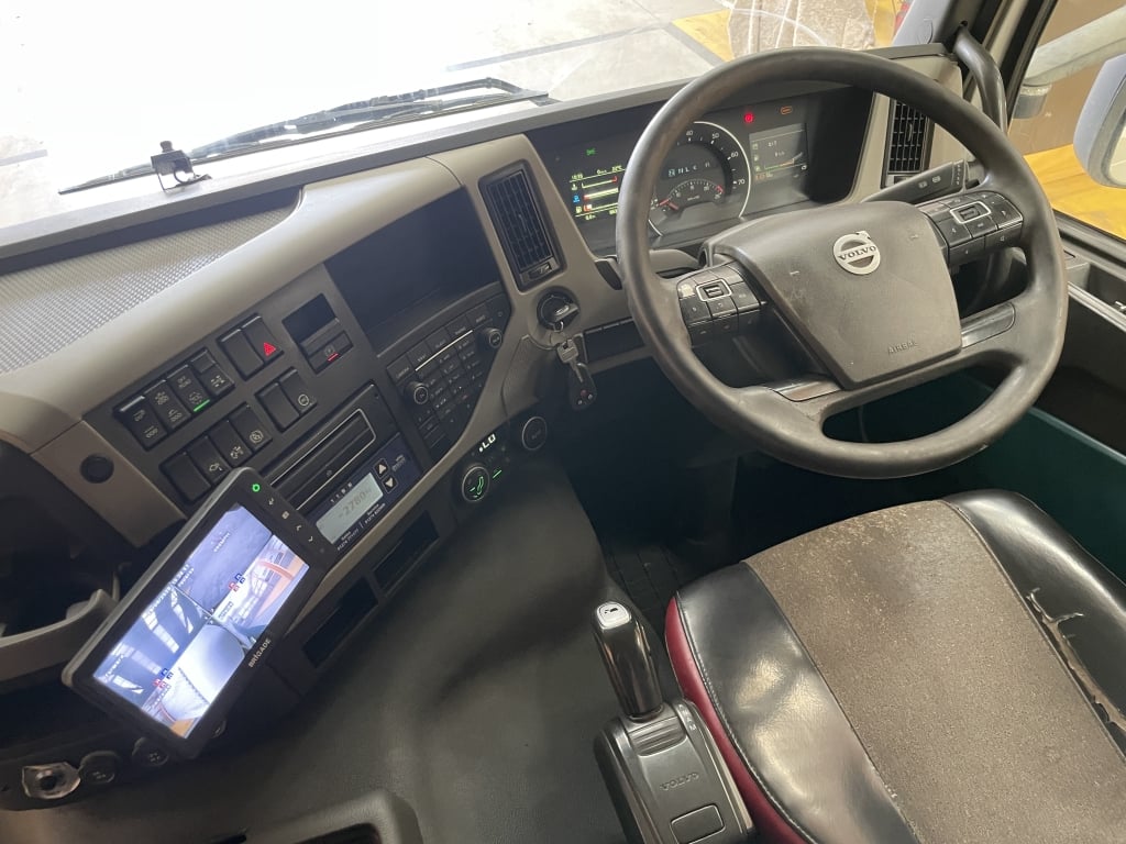 VOLVO FM 460 *EURO 6*, BENNE BASCULANTE 8X4 À TRIDEM EN ALUMINIUM – 2017 – YK17 OGL