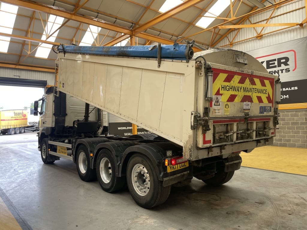 VOLVO FM 460 *EURO 6*, BENNE BASCULANTE 8X4 À TRIDEM EN ALUMINIUM – 2017 – YK17 OGL