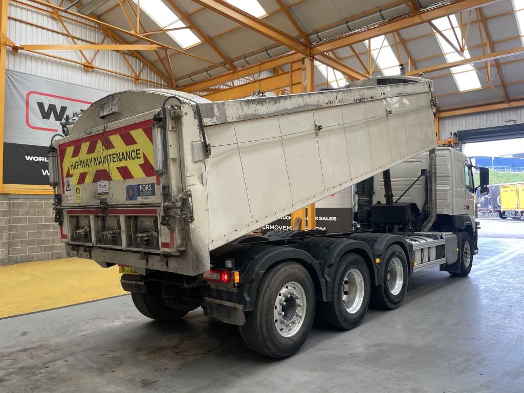 VOLVO FM 460 *EURO 6*, BENNE BASCULANTE 8X4 À TRIDEM EN ALUMINIUM – 2017 – YK17 OGL