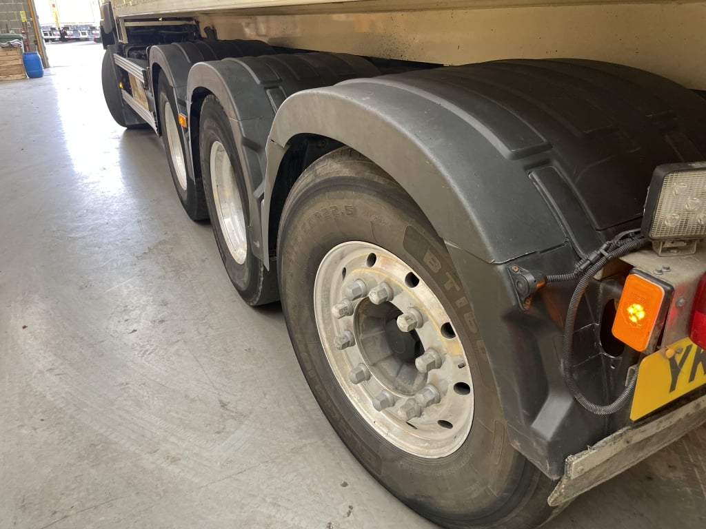 VOLVO FM 460 *EURO 6*, BENNE BASCULANTE 8X4 À TRIDEM EN ALUMINIUM – 2017 – YK17 OGL
