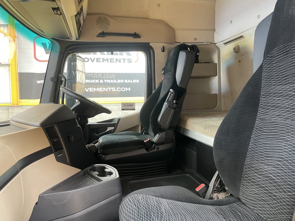 MERCEDES ACTROS 1843 STREAMSPACE *EURO 6* 4X2 TRACTOR UNIT – 2017 – YT17 JFN