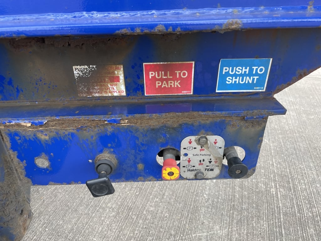 DENNISON LOCK AND GO SLIDING SKELETAL TRAILER – 2015 – C398308