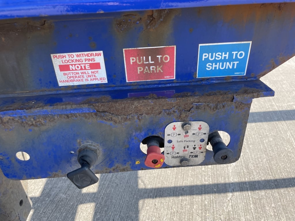 DENNISON LOCK AND GO SLIDING SKELETAL TRAILER – 2015 – C401464