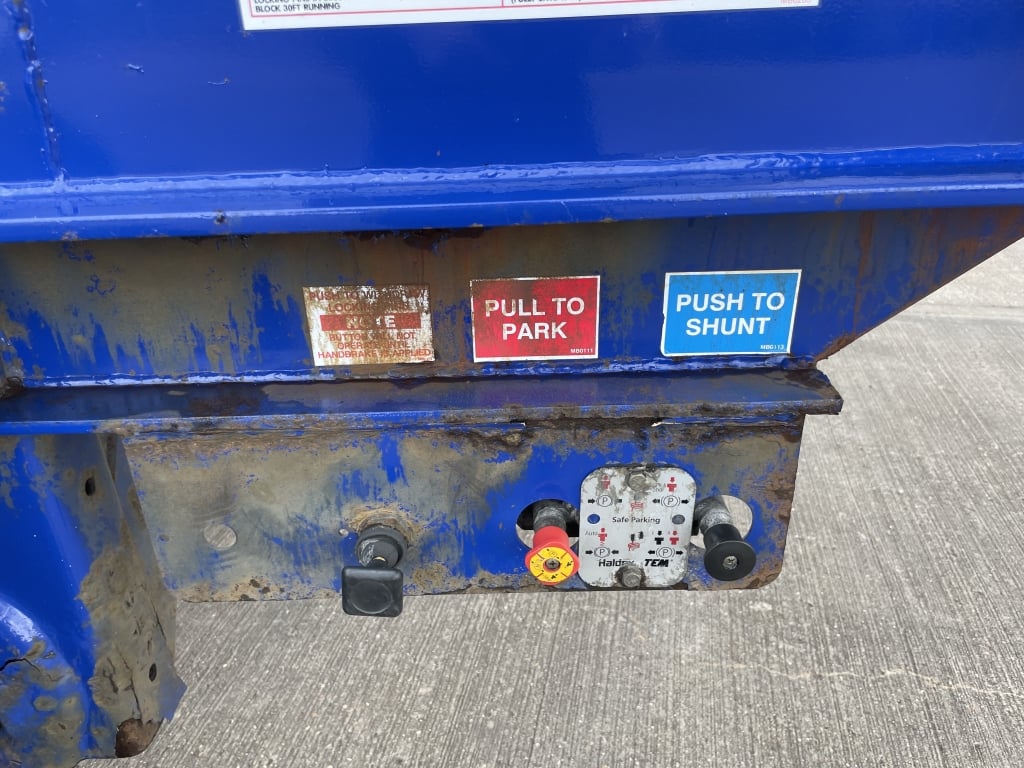 DENNISON LOCK AND GO SLIDING SKELETAL TRAILER – 2015 – C405009