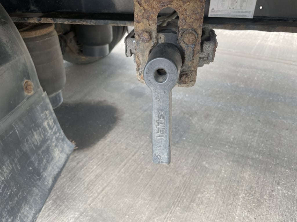 MONTRACON TRI AXLE STEPFRAME 44FT FLATBED TRAILER – 2011 – C494928