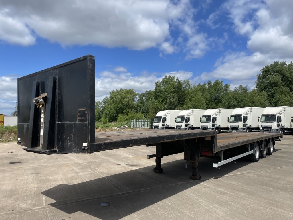 MONTRACON TRI AXLE STEPFRAME 44FT FLATBED TRAILER – 2011 – C494928