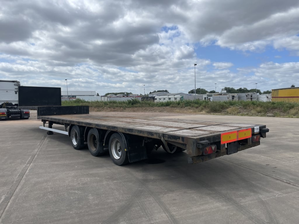 MONTRACON TRI AXLE STEPFRAME 44FT FLATBED TRAILER – 2011 – C494928