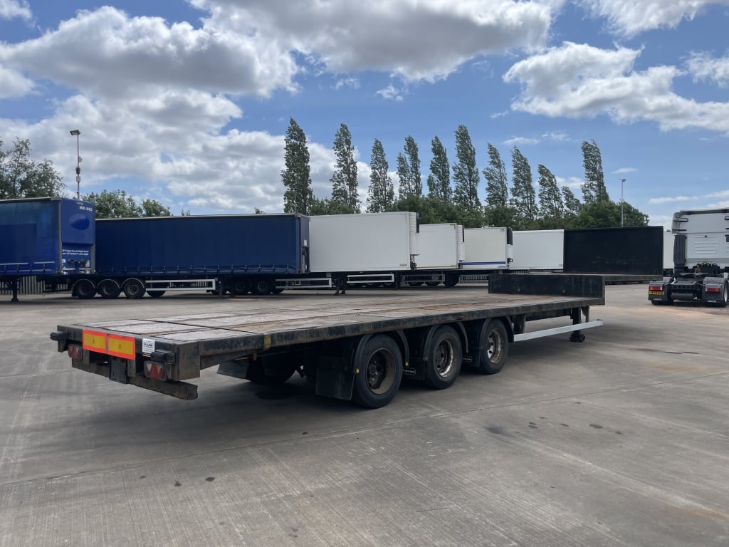 MONTRACON TRI AXLE STEPFRAME 44FT FLATBED TRAILER – 2011 – C494928