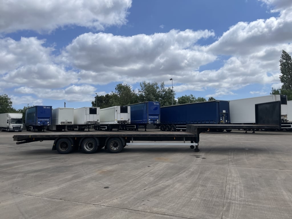 MONTRACON TRI AXLE STEPFRAME 44FT FLATBED TRAILER – 2011 – C494928