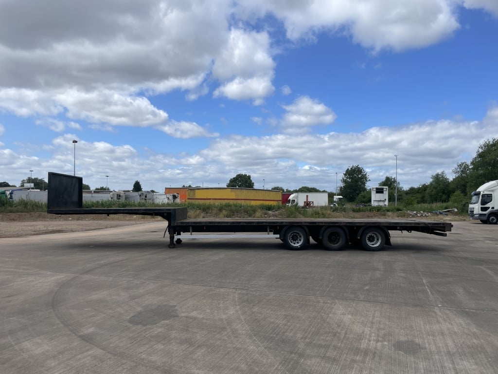 MONTRACON TRI AXLE STEPFRAME 44FT FLATBED TRAILER – 2011 – C494928