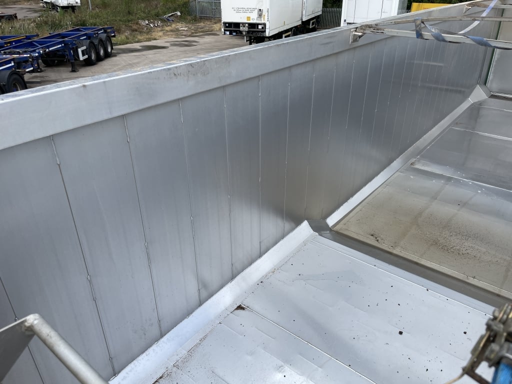 DENNISON ALUMINIMUM BULK TIPPING/BLOWER TRAILER C/W DONKEY ENGINE – 2013 – C357826