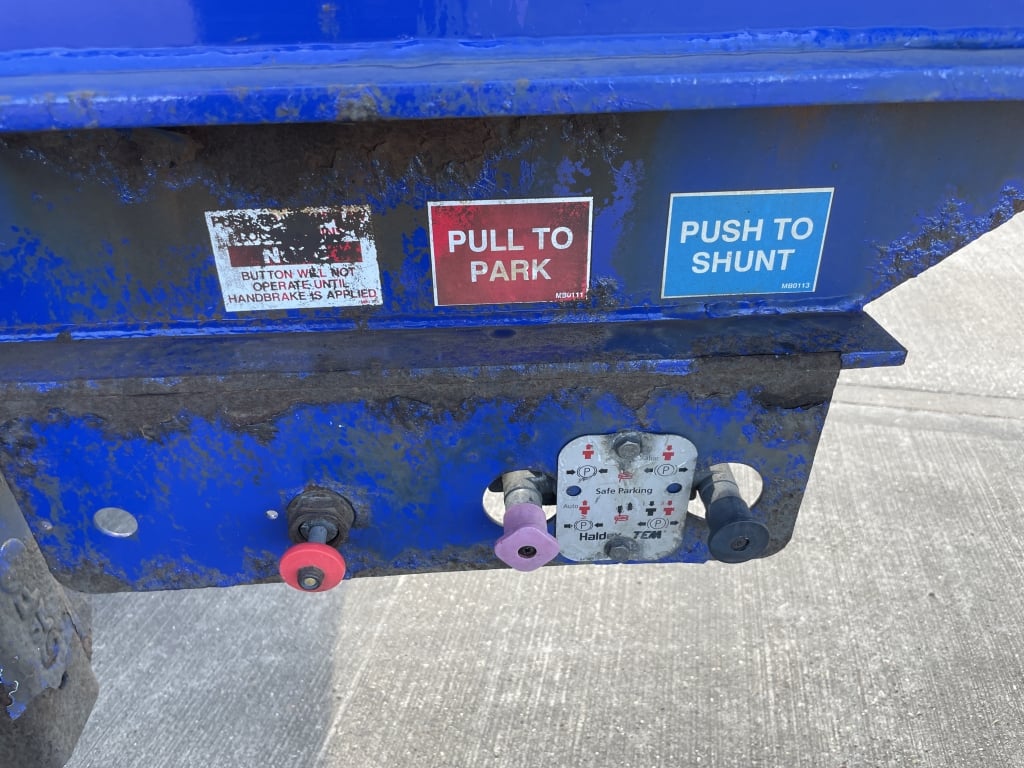 DENNISON LOCK AND GO SLIDING SKELETAL TRAILER – 2015 – C402595