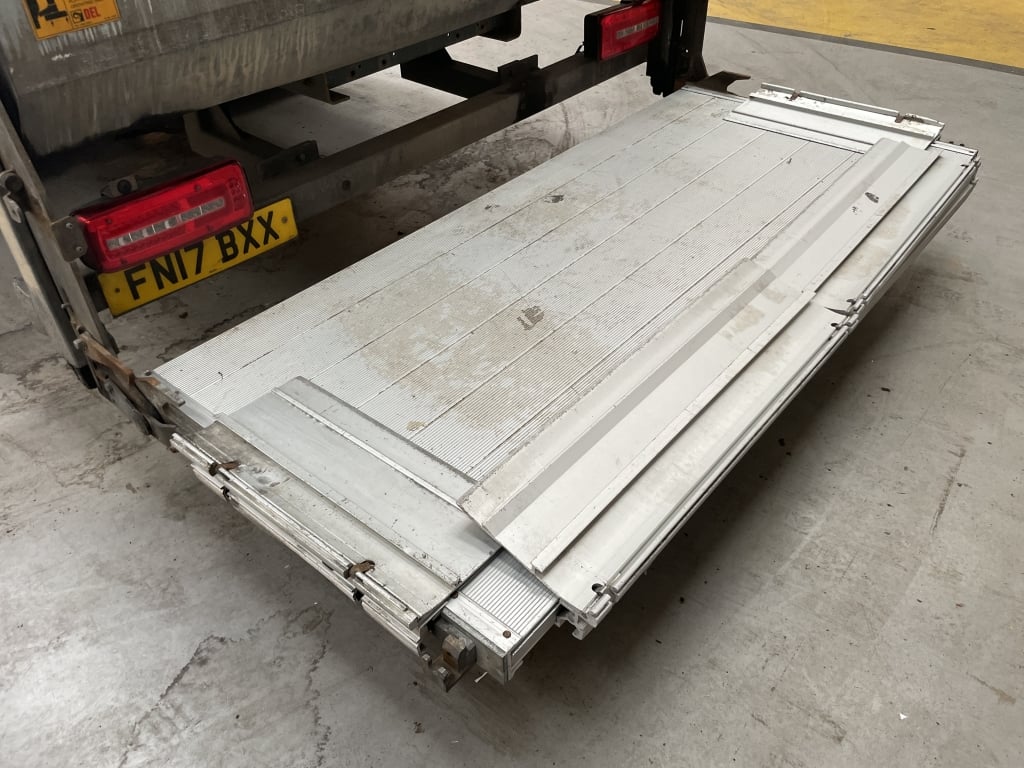 DAF CF 230 *EURO 6* 4X2 18 TONNE BOX – 2017 – FN17 BXX