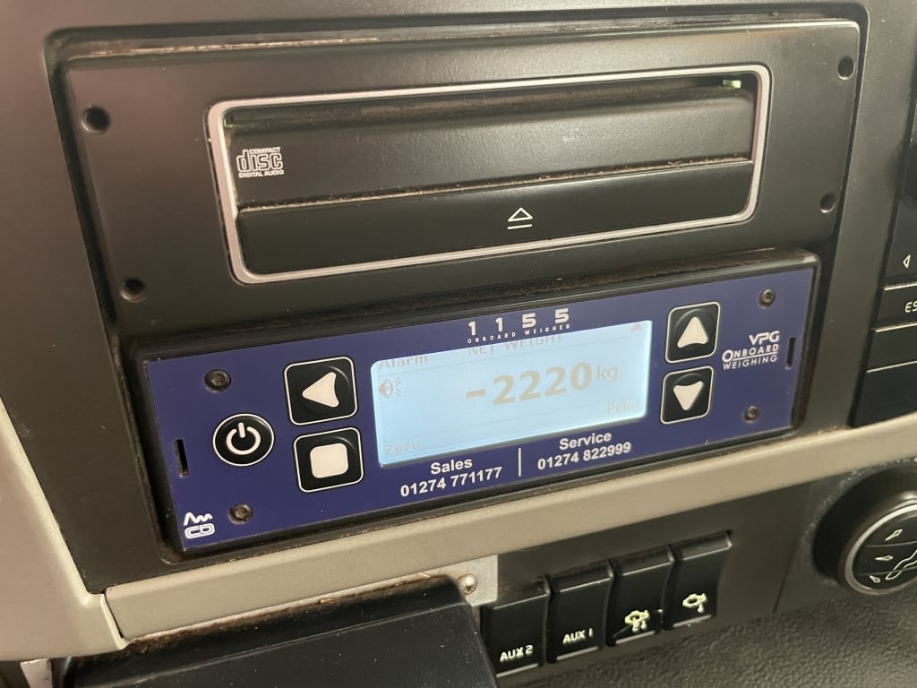 VOLVO FM 420 *EURO 6* 8X4 TRIDEM ALUMINIUM BULK TIPPER/BLOWER – 2017 – GM17 RPO