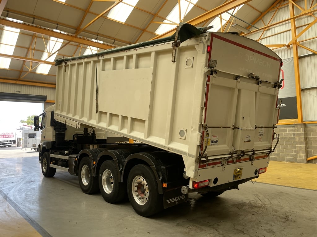 VOLVO FM 420 *EURO 6* 8X4 TRIDEM ALUMINIUM BULK TIPPER/BLOWER – 2017 – GM17 RPO