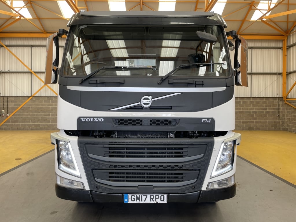 VOLVO FM 420 *EURO 6* 8X4 TRIDEM ALUMINIUM BULK TIPPER/BLOWER – 2017 – GM17 RPO
