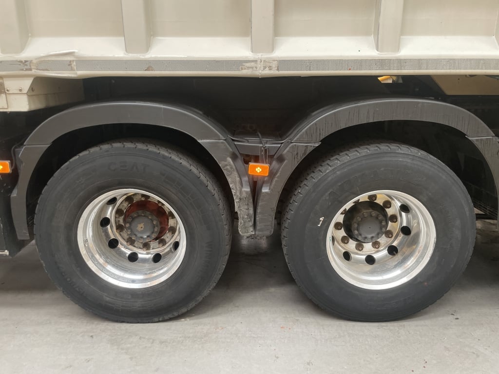 VOLVO FM 420 *EURO 6* 8X4 TRIDEM ALUMINIUM BULK TIPPER/BLOWER – 2017 – GM17 RPO