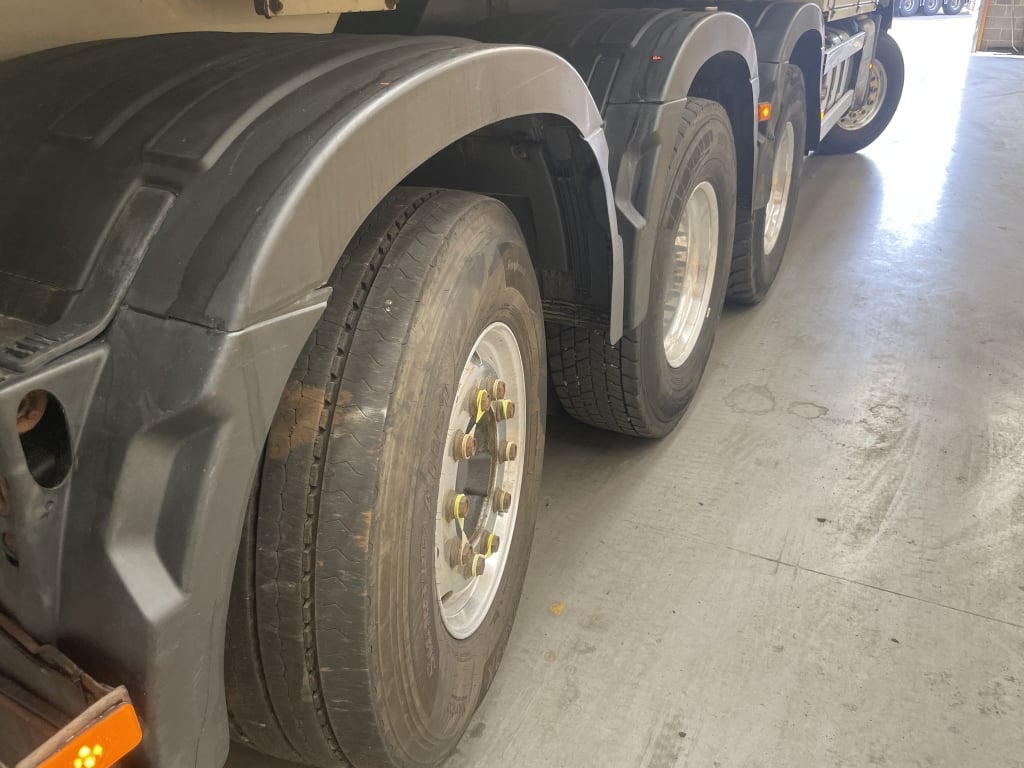 VOLVO FM 420 *EURO 6* 8X4 TRIDEM ALUMINIUM BULK TIPPER/BLOWER – 2017 – GM17 RPO