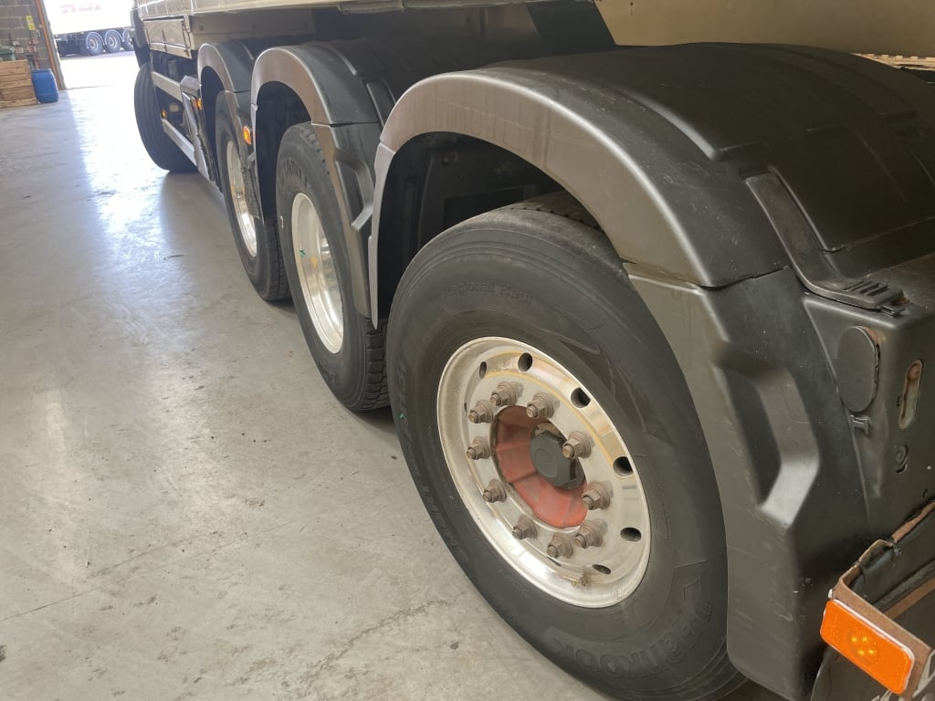 VOLVO FM 420 *EURO 6* 8X4 TRIDEM ALUMINIUM BULK TIPPER/BLOWER – 2017 – GM17 RPO