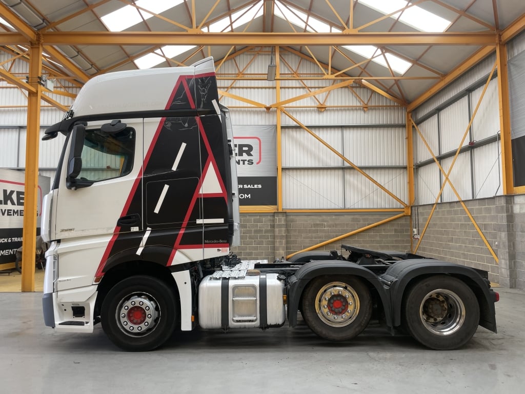MERCEDES ACTROS 2551 GIGASPACE *EURO 6* 6X2 TRACTOR UNIT – 2017 – HX67 PNV
