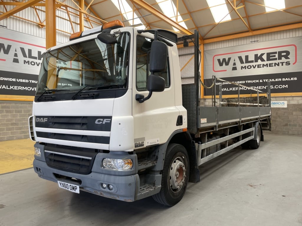 DAF CF65.250 4X2 à plateau ouvert – 2010 – YX60 OMP