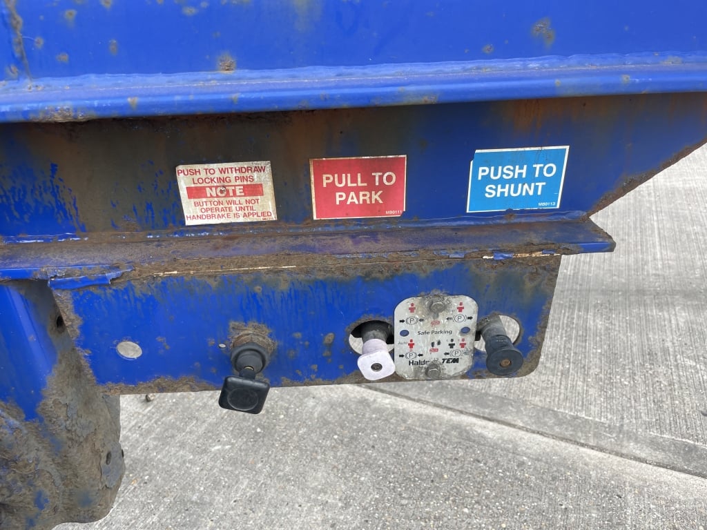 DENNISON LOCK AND GO SLIDING SKELETAL TRAILER – 2015 – C398613