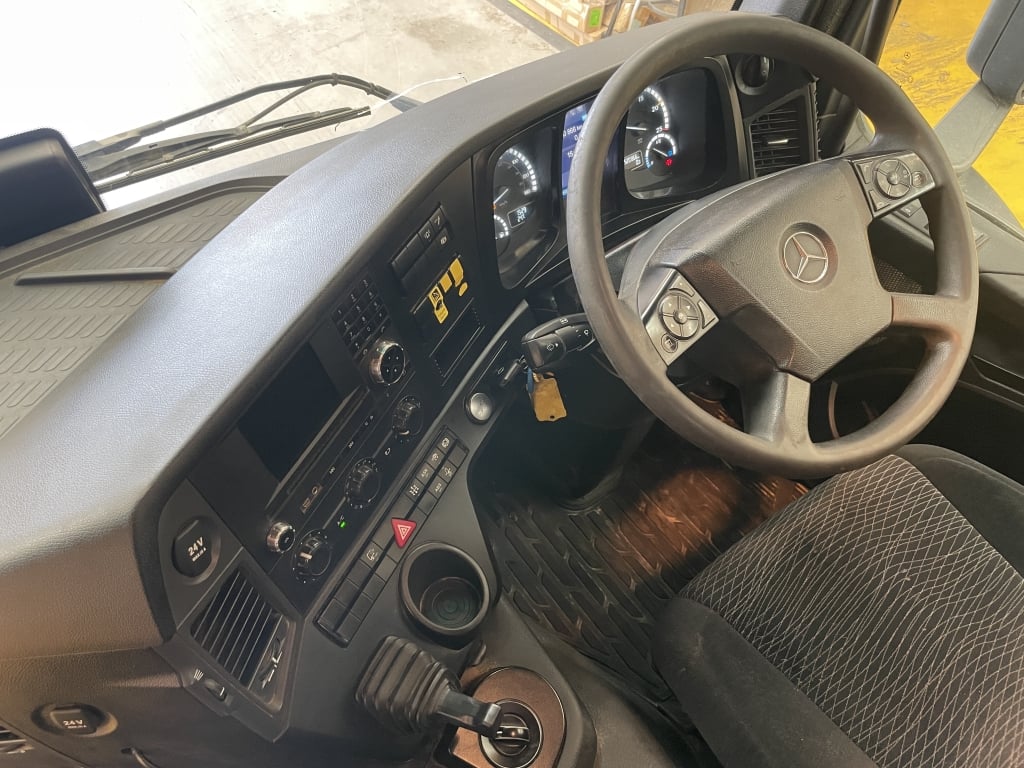 MERCEDES AROCS 3248 8X4 *EURO 6* BENNE BASCULANTE EN ACIER – 2018 – CN68 UPM