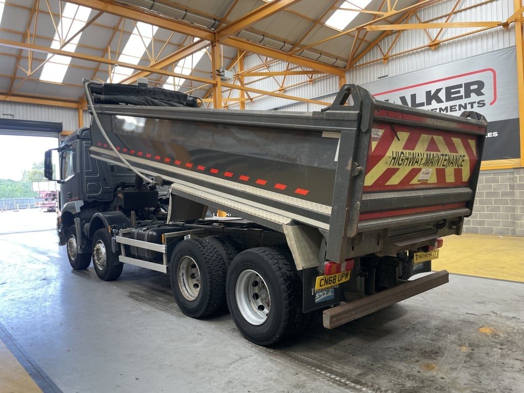 MERCEDES AROCS 3248 8X4 *EURO 6* BENNE BASCULANTE EN ACIER – 2018 – CN68 UPM